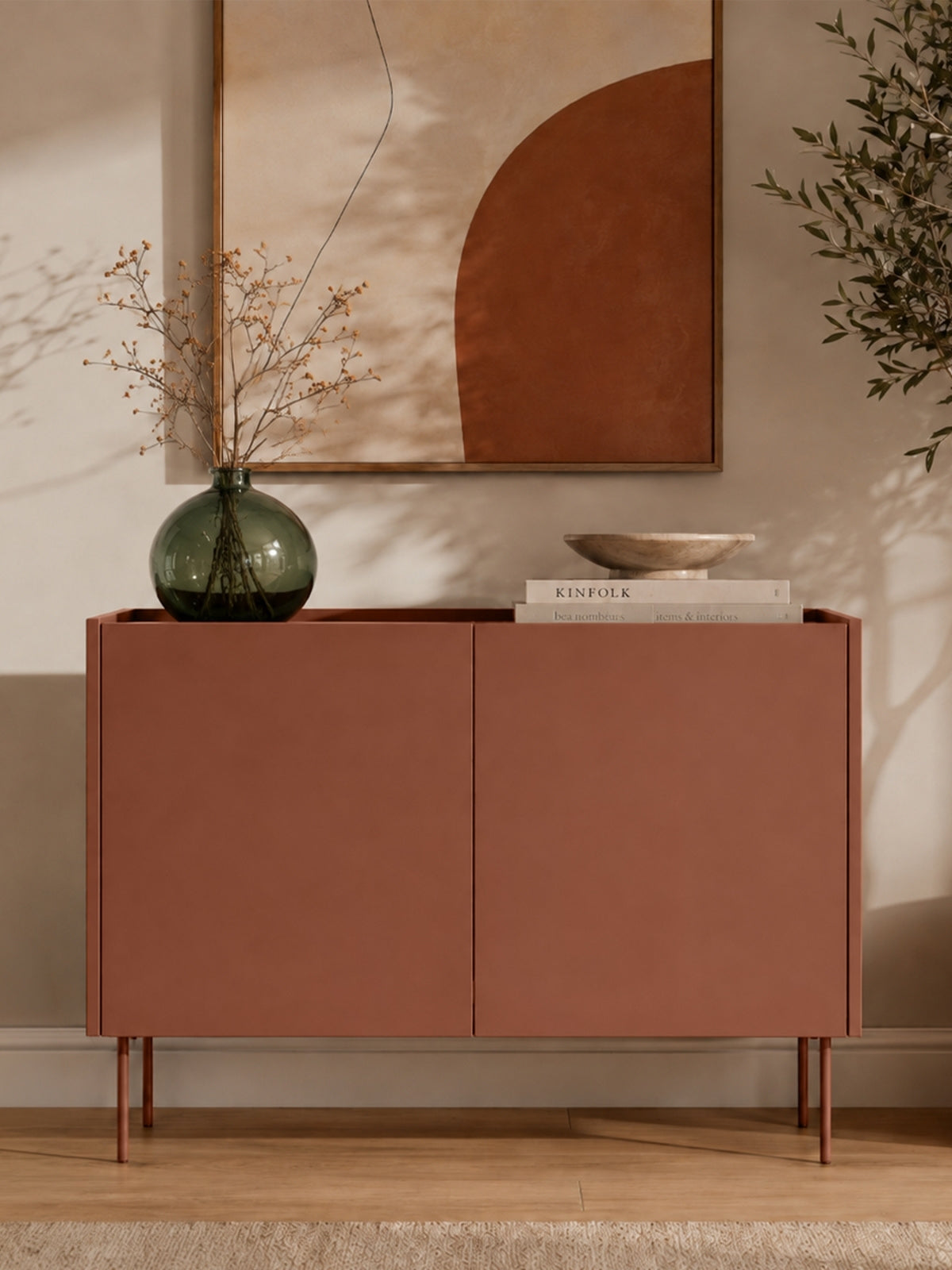 Komoda Desin 120 cm dwudrzwiowa z dwiema ukrytymi szufladami - czerwony / ceramic red / dąb nagano