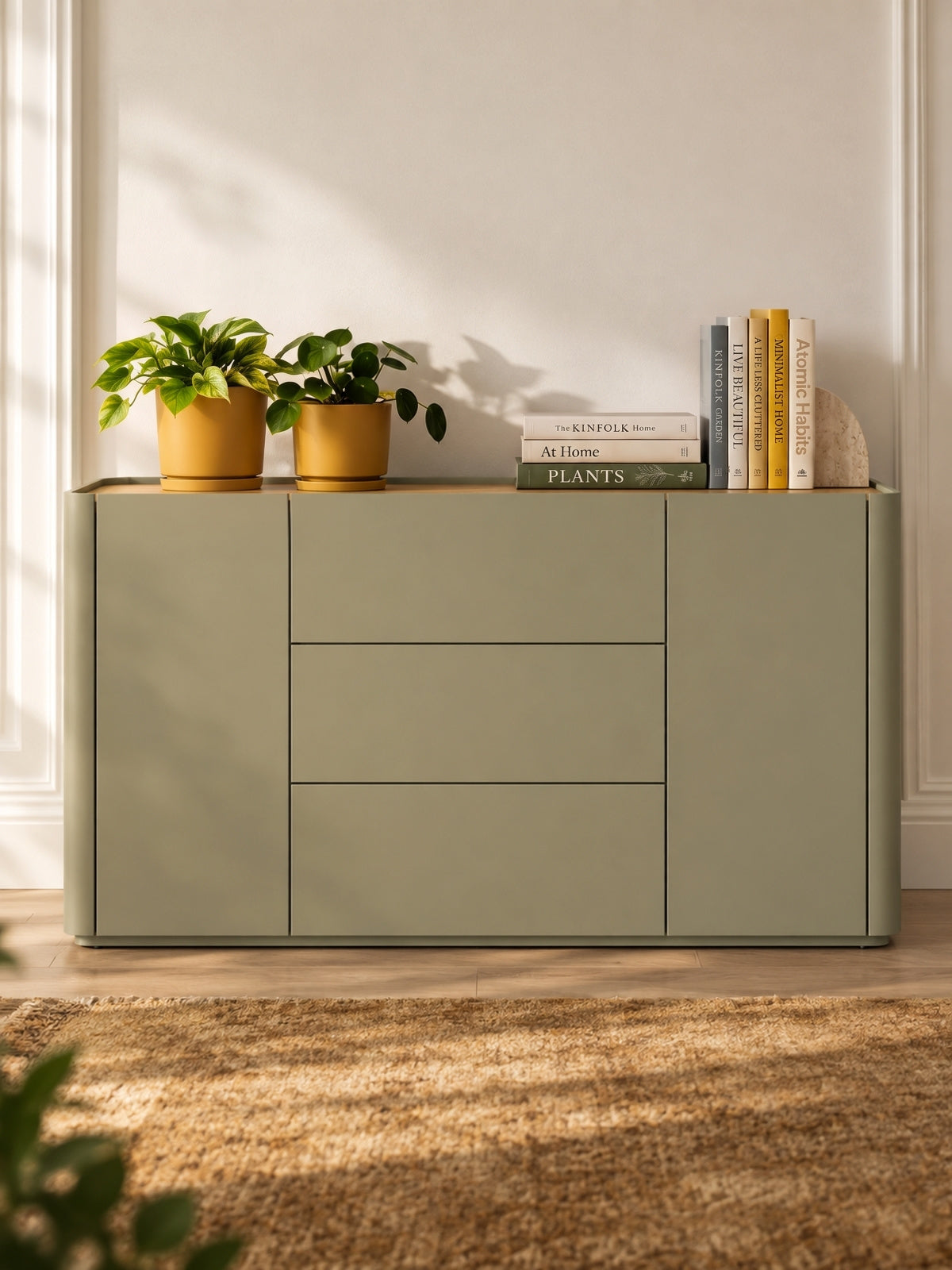 Komoda Elivo 150 cm so zásuvkami v eucalyptus farbe s dubovým vrchom baltic dune