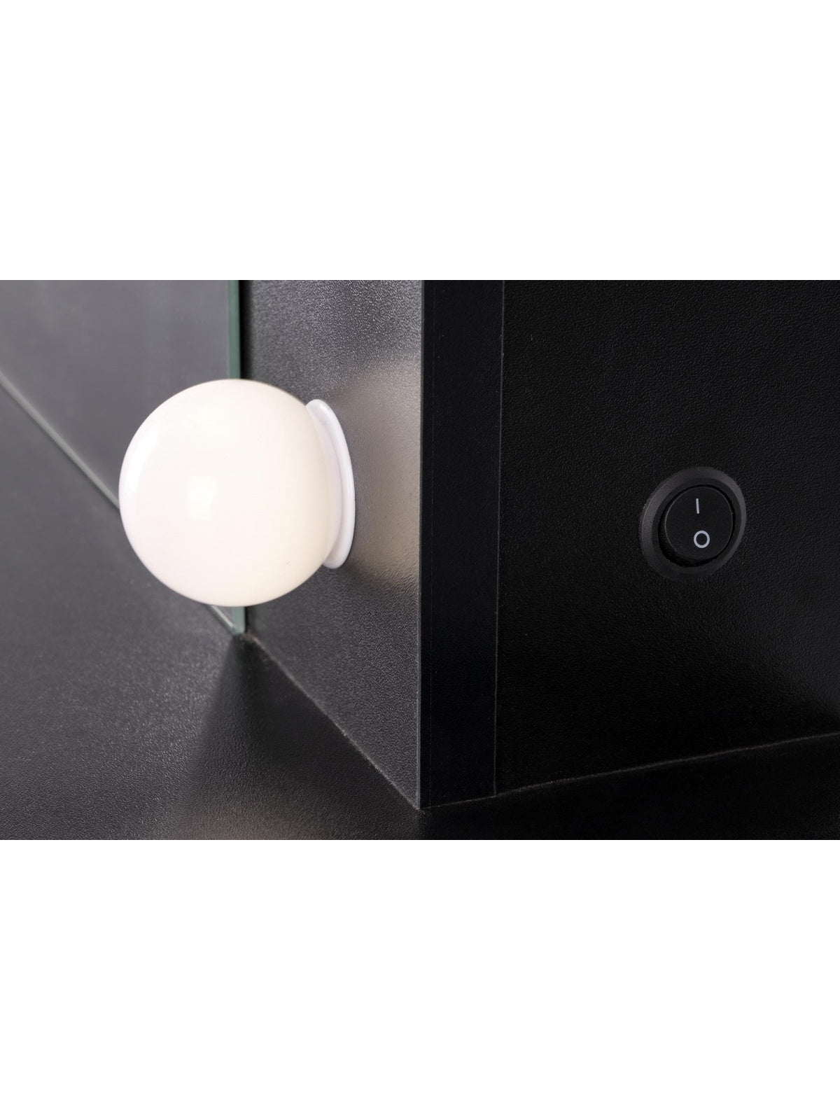 Čierna toaletka Velinio 95 cm s LED osvetlením a vypínačom na boku