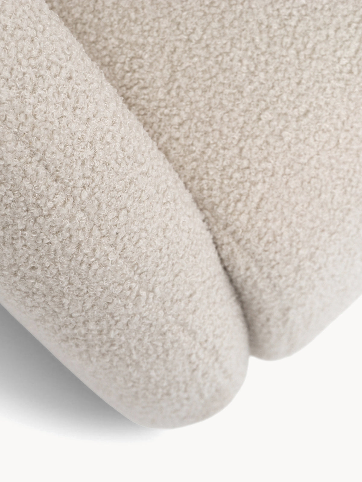 Rozkladacia pohovka Nubi 140 cm s jasným béžovým boucle poťahom detail látky