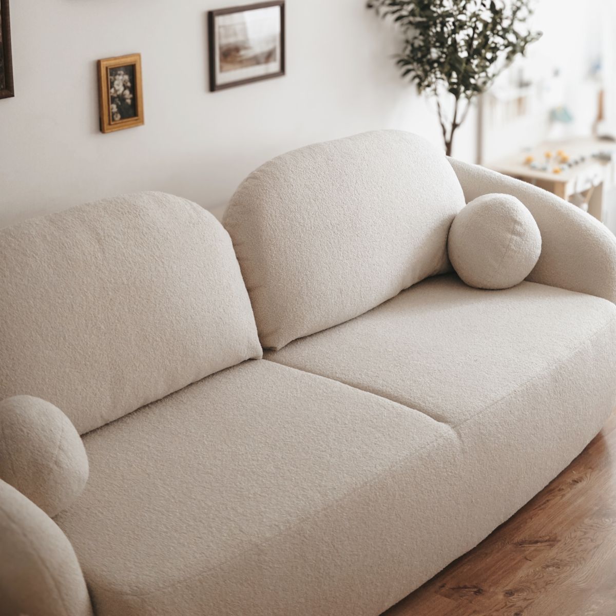 Sofa o dwóch obliczach. Jak wybrać wygodną kanapę z funkcją spania?