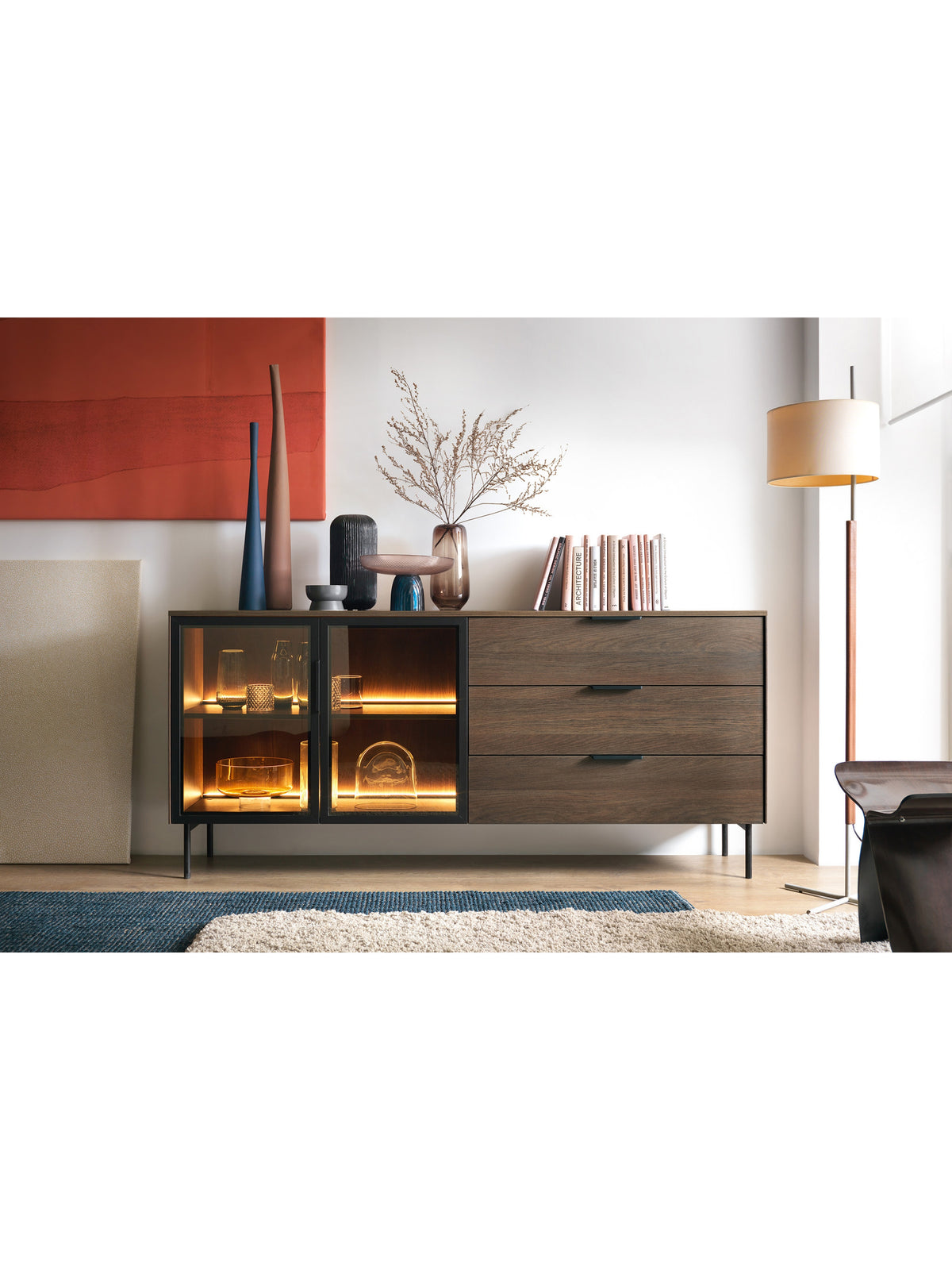 Komoda Auri 181 cm z dubového laminátu dunin so 3 zásuvkami a LED osvetlením
