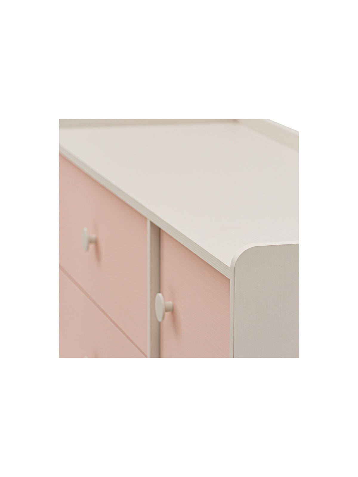 Detská komoda Marla 120 cm pieskový korpus s ružovými zásuvkami millenial pink, detail prednej časti a úchytiek