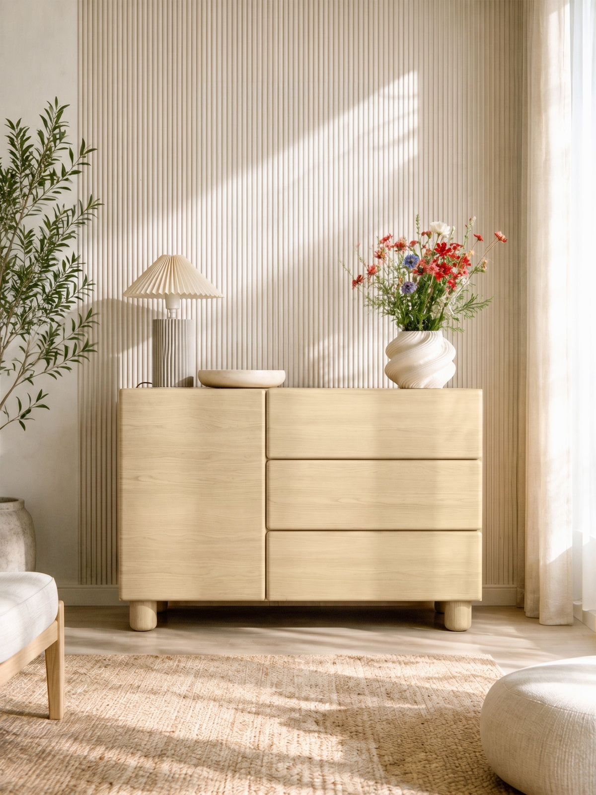 Komoda s zásuvkami Arlo 130 cm v prevedení dub vicenza s matným povrchom, predné plochy a korpus