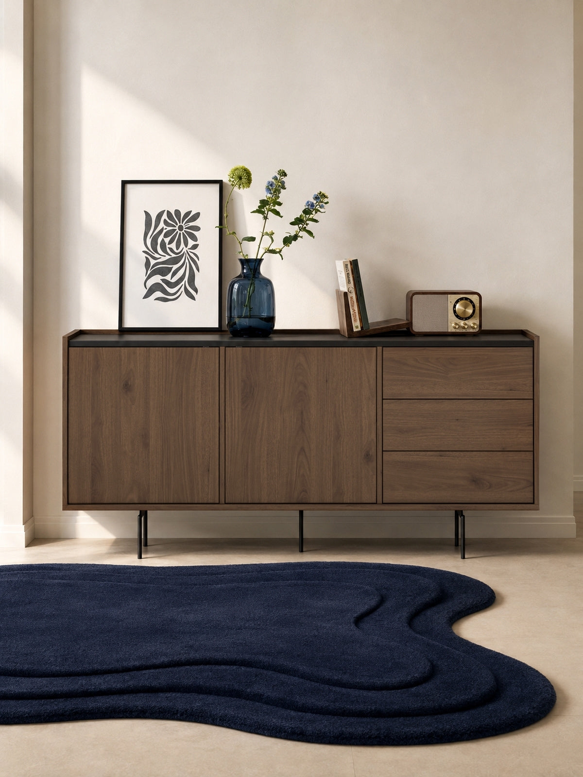 Komoda Zenar 170 cm orzech elegant s čiernym vrchom a tromi zásuvkami, pohľad spredu