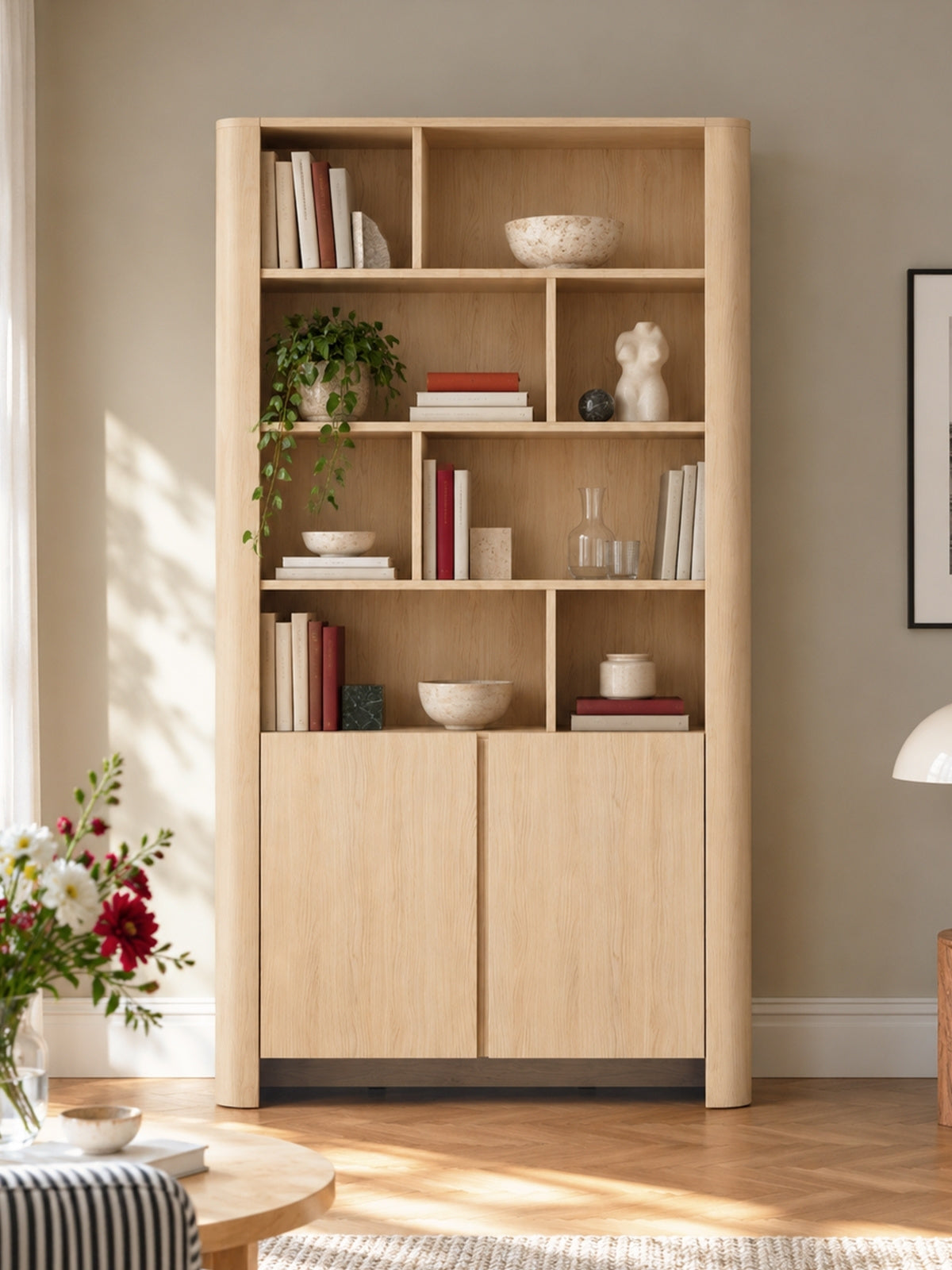 Regál Sorrenti 103 cm s dvoma dvierkami z jasného dubového dreva vicenza