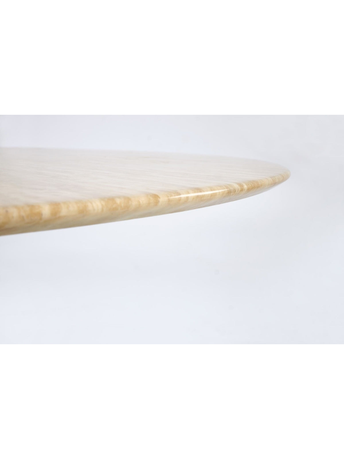 Okrúhly stôl Solvori 120 cm s travertínovým lesklým povrchom, detail hrany