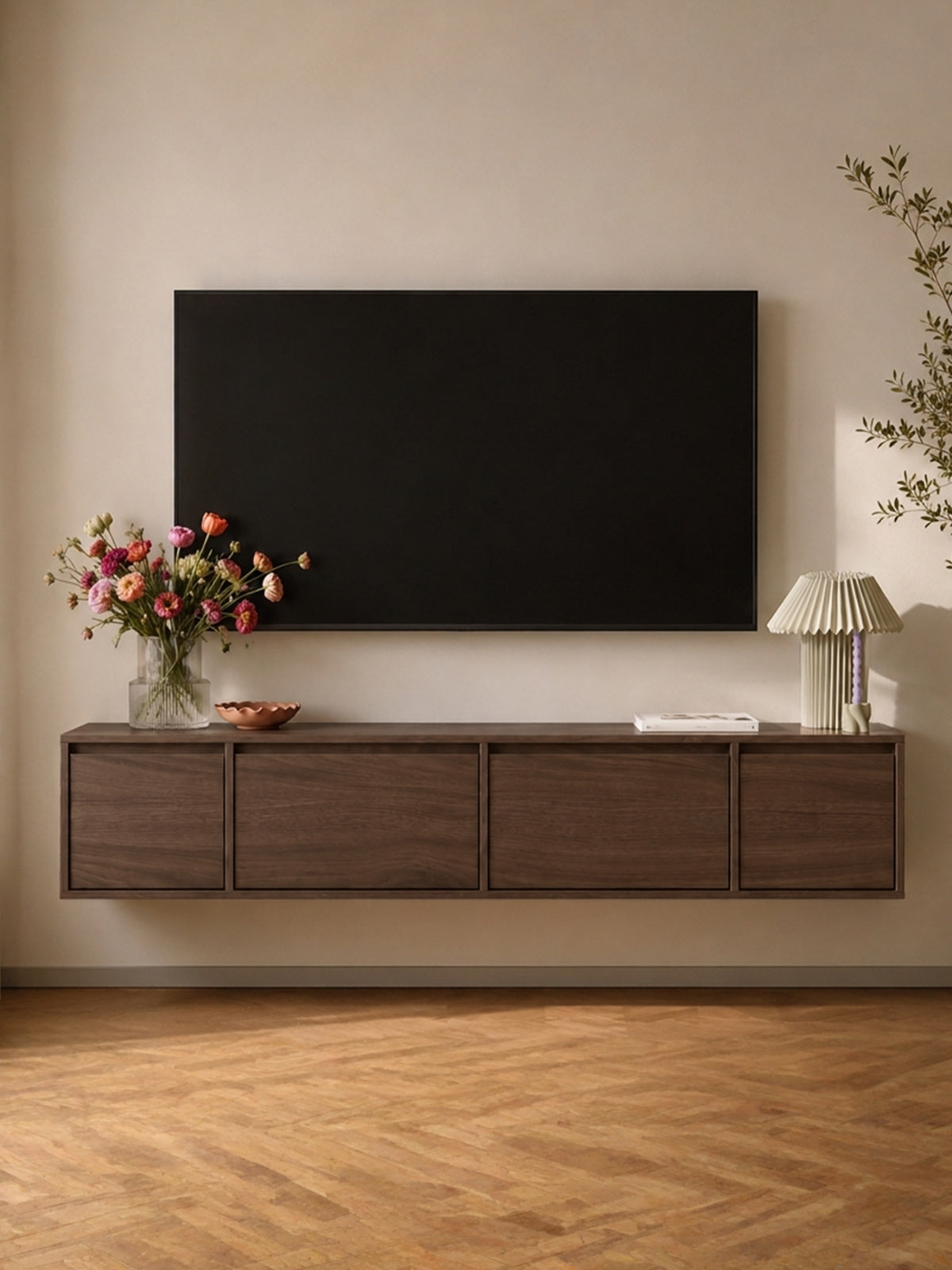 Szafka RTV Zolia 180 cm wisząca w kolorze orzech elegant, widok frontu i detalu powierzchni
