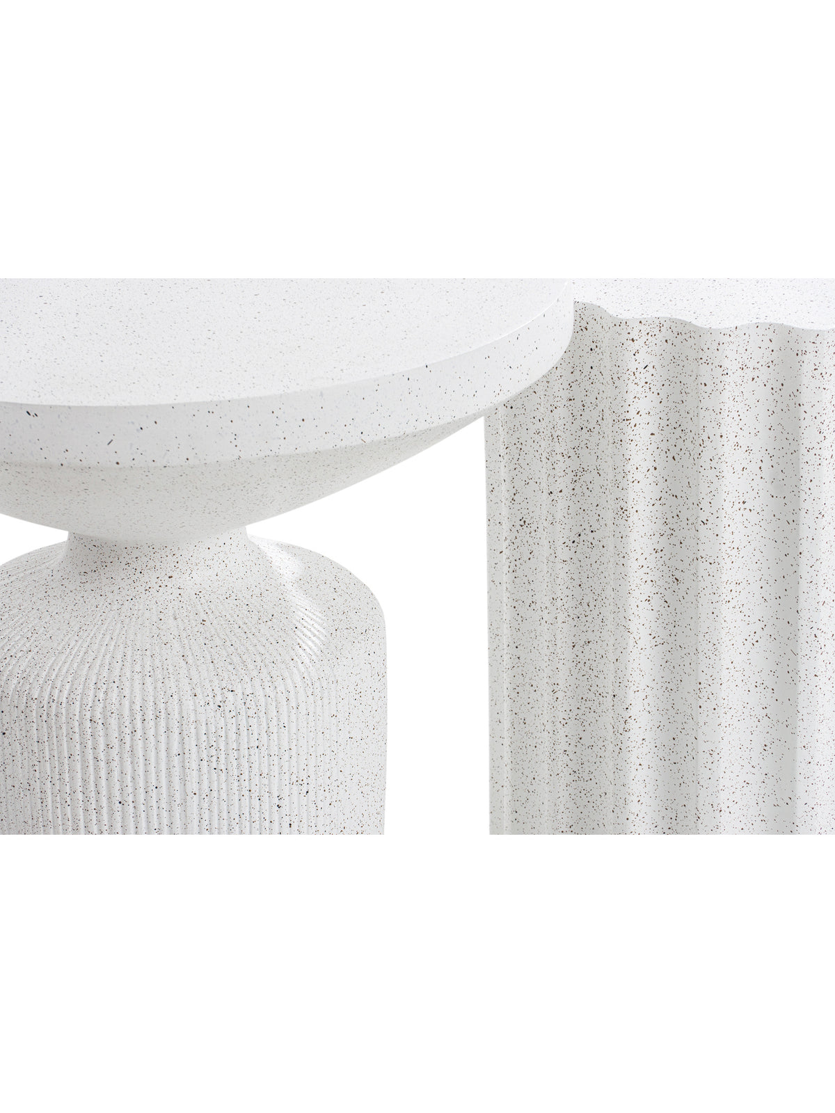 Súprava 2 okrúhlych konferenčných stolíkov Sintro 54 cm a Tiaris 41 cm v bielom terrazzo, detail dosky